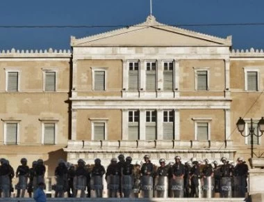 Βόμβες από σύμβουλο Μητσοτάκη για Συμφωνία Πρεσπών: Οι βουλευτές ψηφίζουν μια λευκή επιταγή!